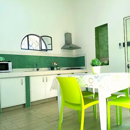 绿色假日度假屋 度假居 *